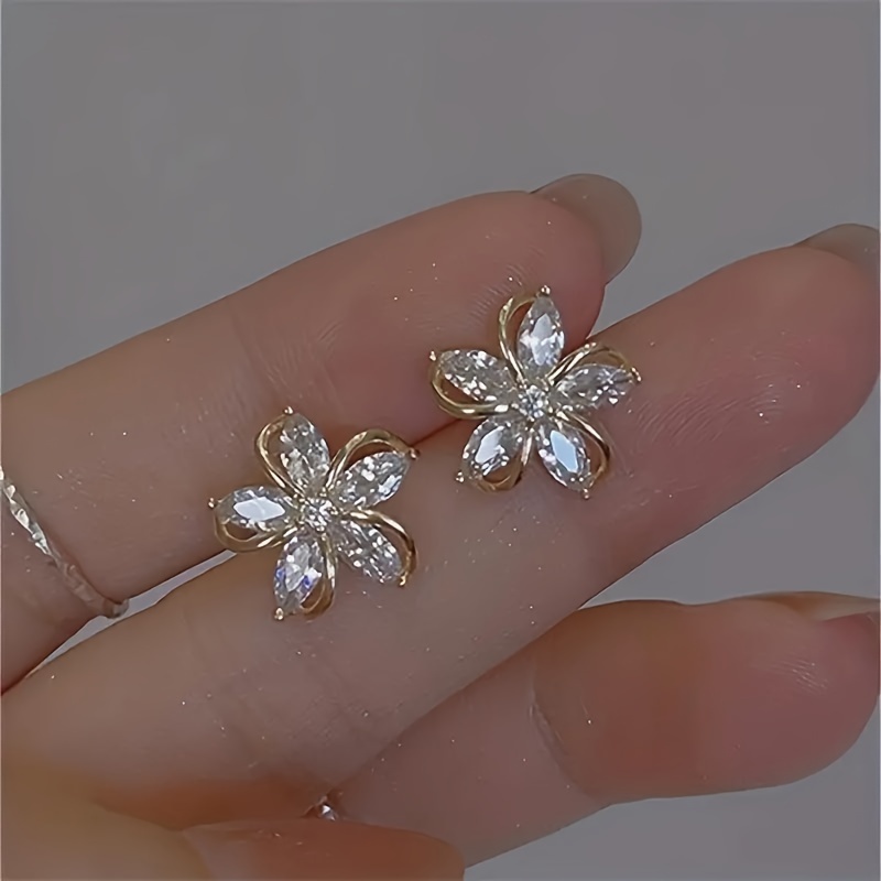 

Trendy Five-petal Zirconia Flower-shaped Earrings, Japanese And Korean Style, Sparkling, Exquisite Gift, Perfect Gift For Friends