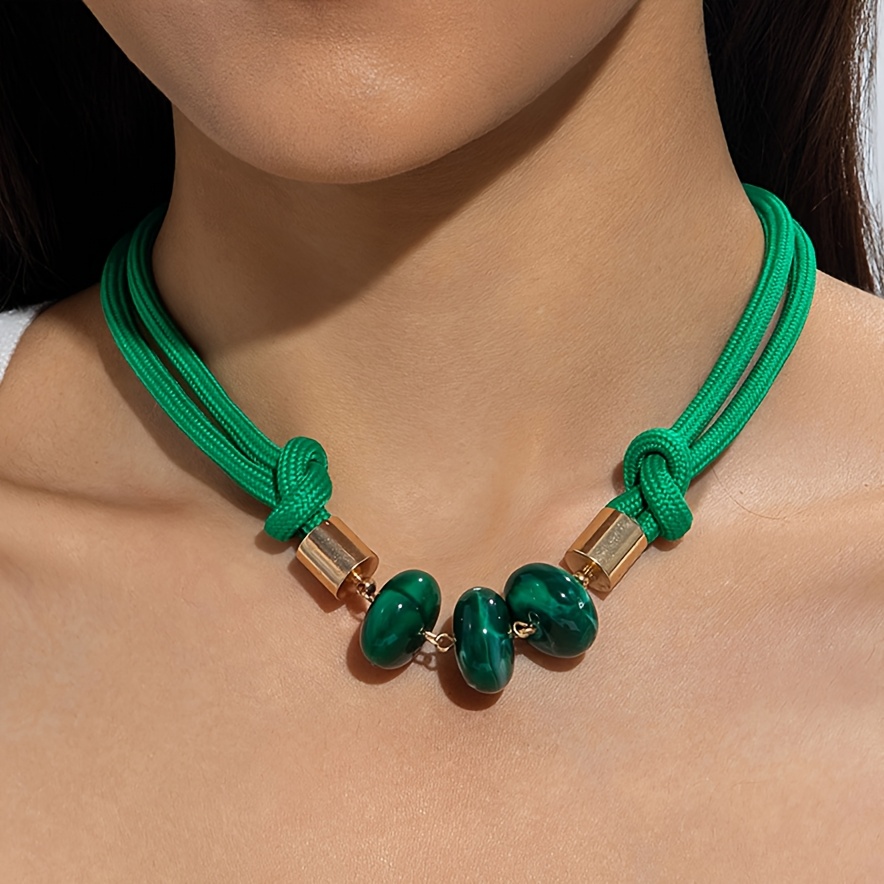E-shop Elegante einzigartige ovale Acryl-Anhänger-Schlüsselbeinkette, gewebtes geometrisches Knoten-Choker-Halsband aus , geeignet für Damenpartys ,