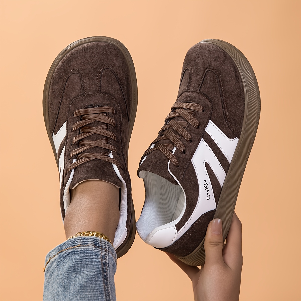 E-shop Neue minimalistische Damen-Sneakers mit breiter Zehenbox und weicher Sohle, stoßdämpfend, für Springen, Übungen, Laufen, Pendeln, Street Dance,