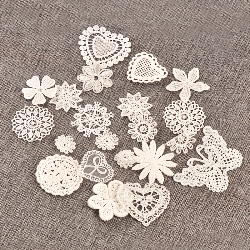 E-shop 20 Stück weiße florale Spitzenapplikationen - Elegante Blumenmuster (Rosen, Herzen, Blüten) zum Nähen, Quilten, Kleidungsdekoration -