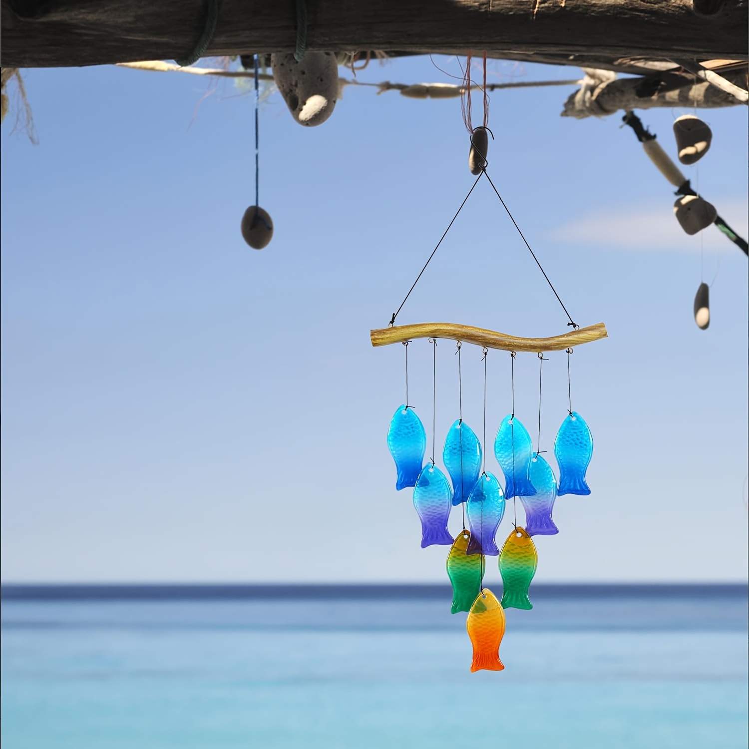 青い魚の形の陶器製風鈴