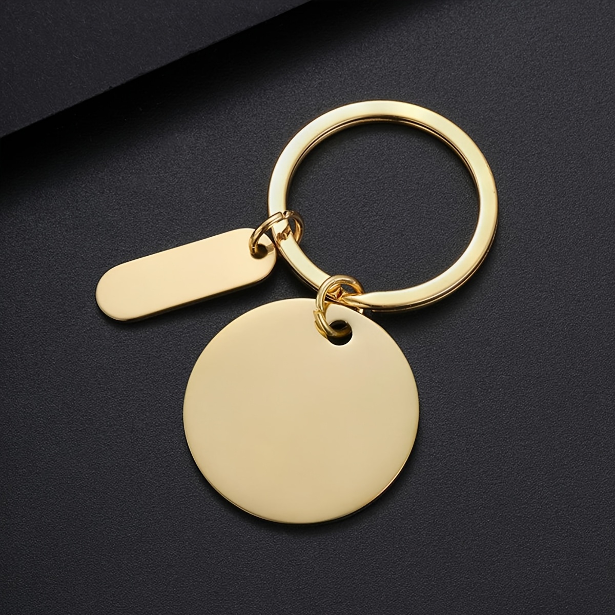 TEMU Un llavero personalizado con un , letra, número o etiqueta de . de acero inoxidable, llavero con colgante y ovalado es un regalo único adecuado
