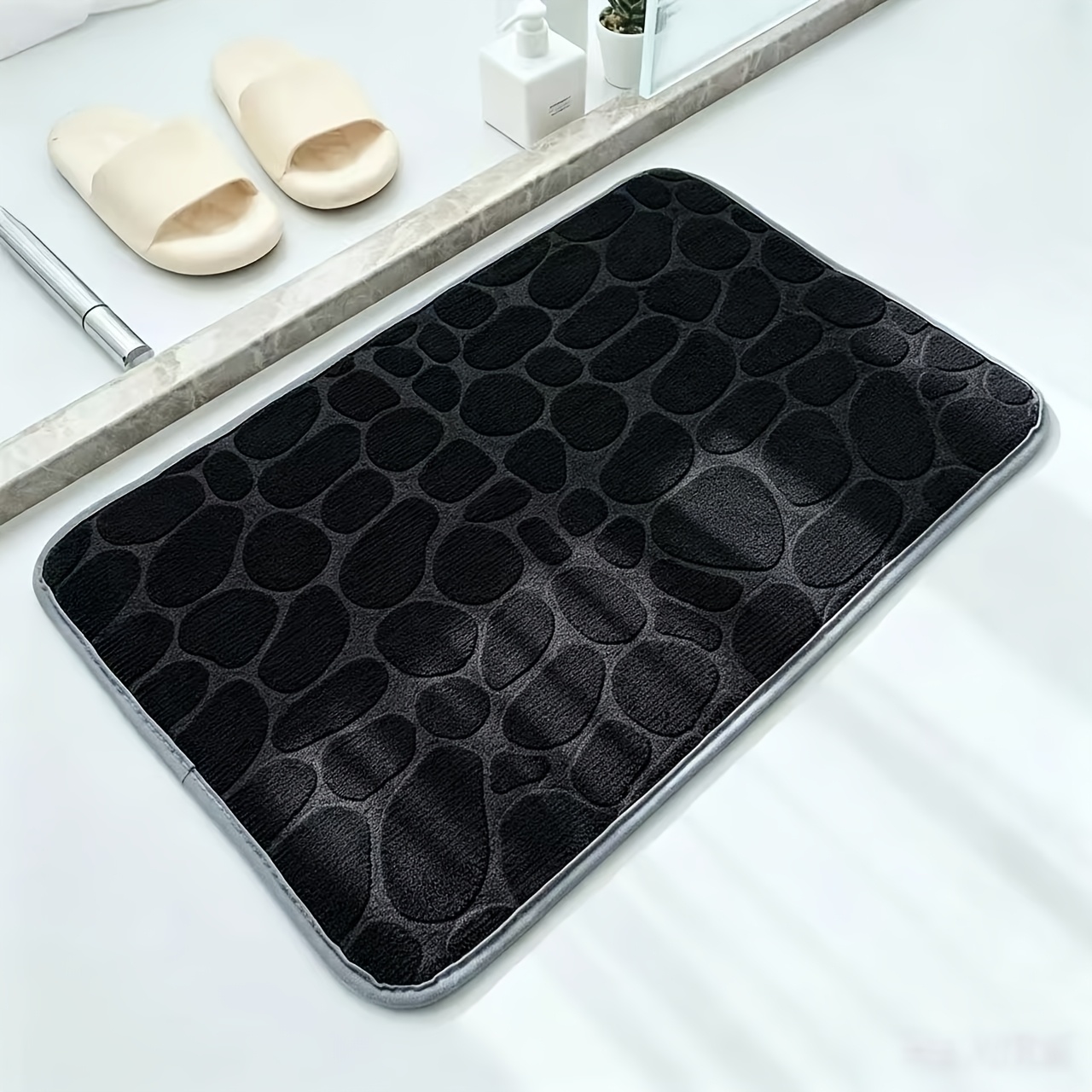 TEMU Tapis de salle de bain antidérapant à motif galets, disponible en plusieurs couleurs, fabriqué en matériau antidérapant et épais. Convient pour