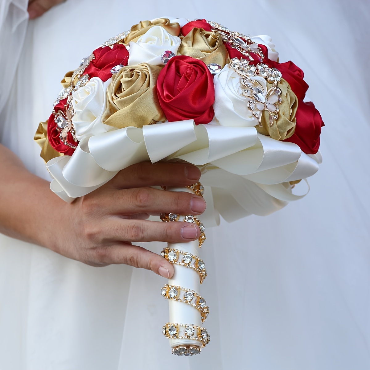   to'y buketi, kristal aksessuarlar bilan, to'y qo'l gullari, to'liq, lent, kelin buketi, hashamatli marosim bezaklari, tafsilotlar 2