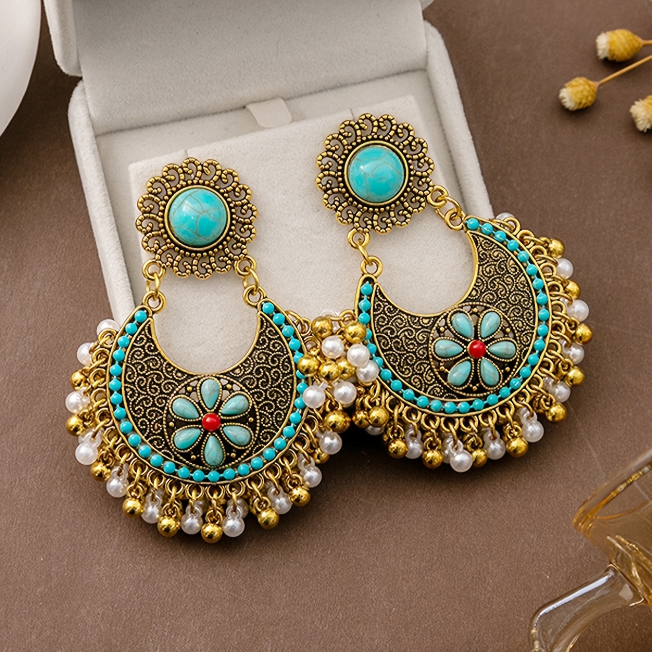 E-shop Ein Paar inspirierte elegante Vintage-Ohrringe mit runden Quasten floralem Muster für Damen, geeignet für Feste, Geburtstage, Dates, Bälle, ,