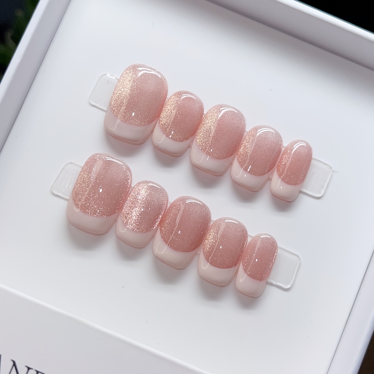 E-shop 10 Stück Reine Handgemachte Tragbare Nägel Kurze Quadratische Nagelform Handbemalte Pink Katzenaugen Französische Nägel Premium Temperament