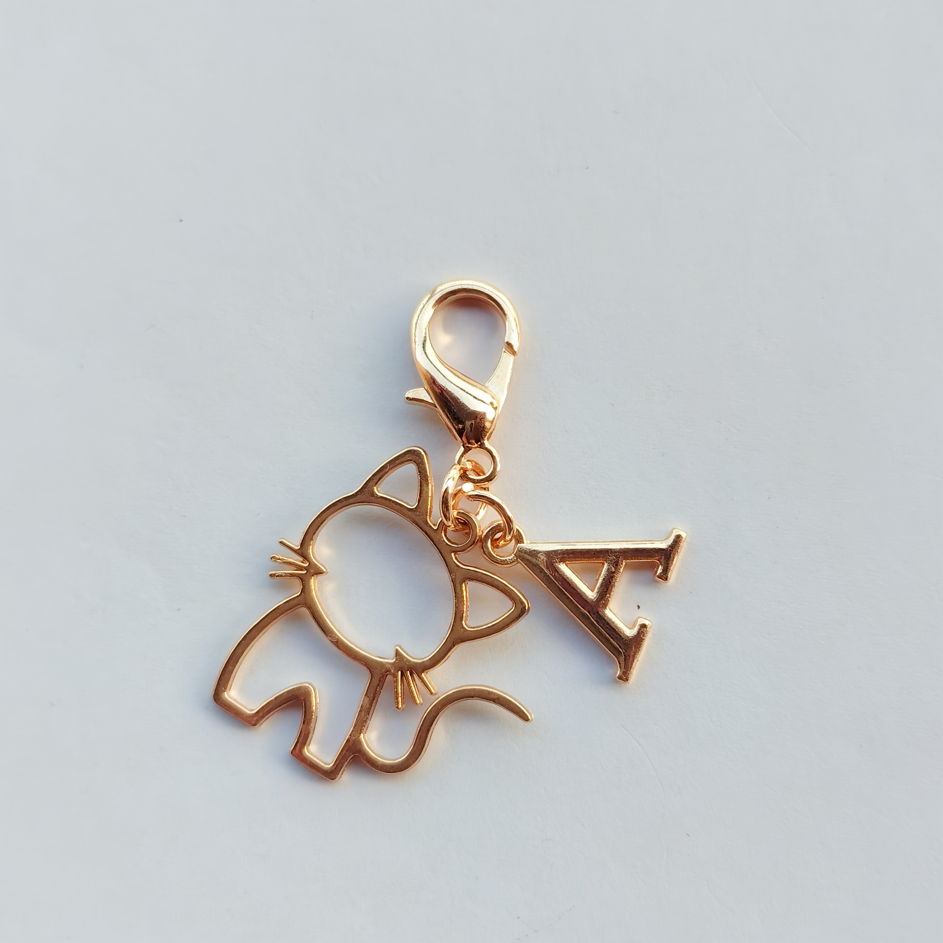 TEMU A New 1pc Cat-themed Keychain With Letter Tags, Suitable For Wallets, Document Bags, Backpacks, Luggage, And Car Key Additions. It Makes A Great