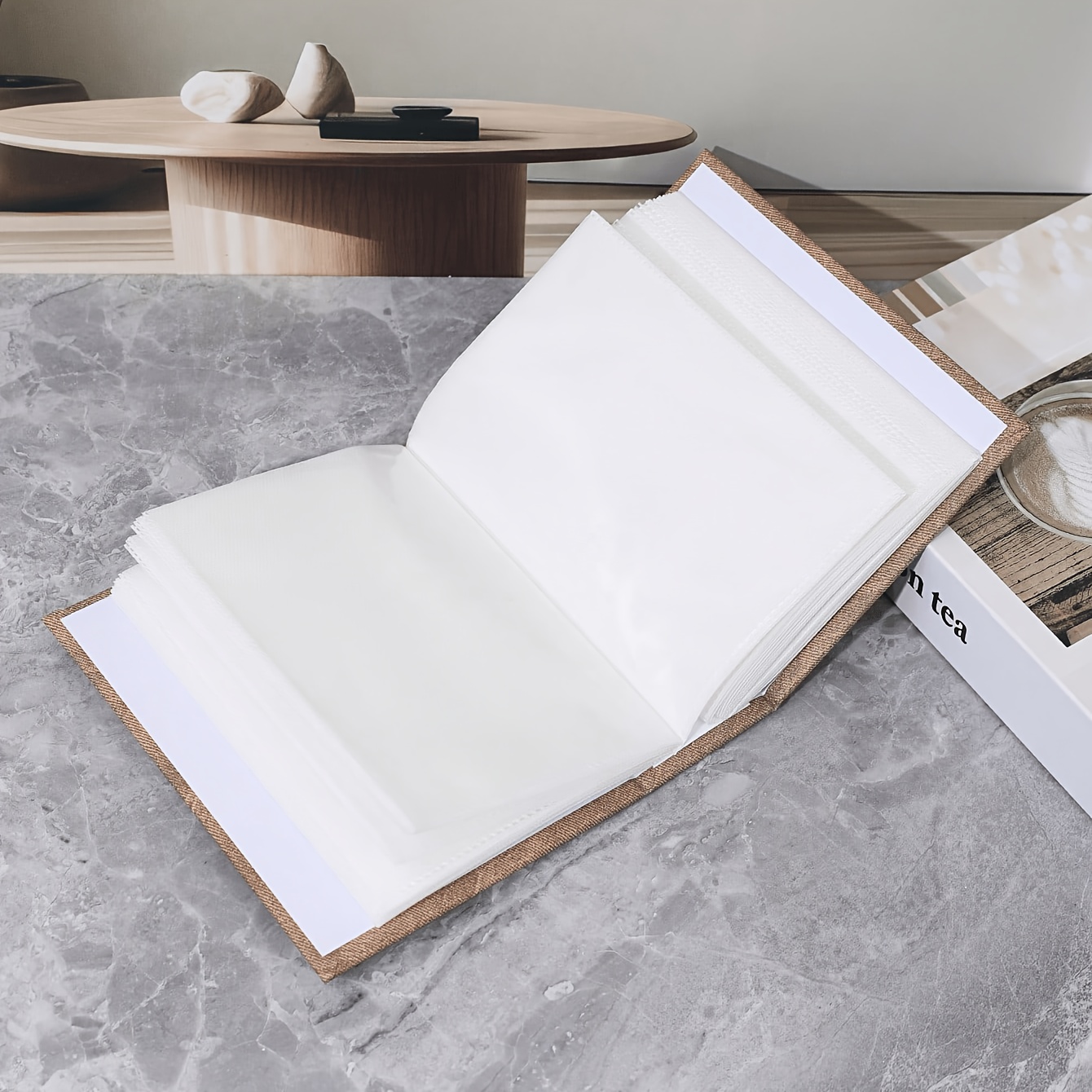 1pz album libro in tessuto distressed, con texture marrone e motivo cornice con stampa , un libro antico realistico, tasche trasparenti per inserire foto, biglietti o piccole carte Dettagli dell'articolo 3