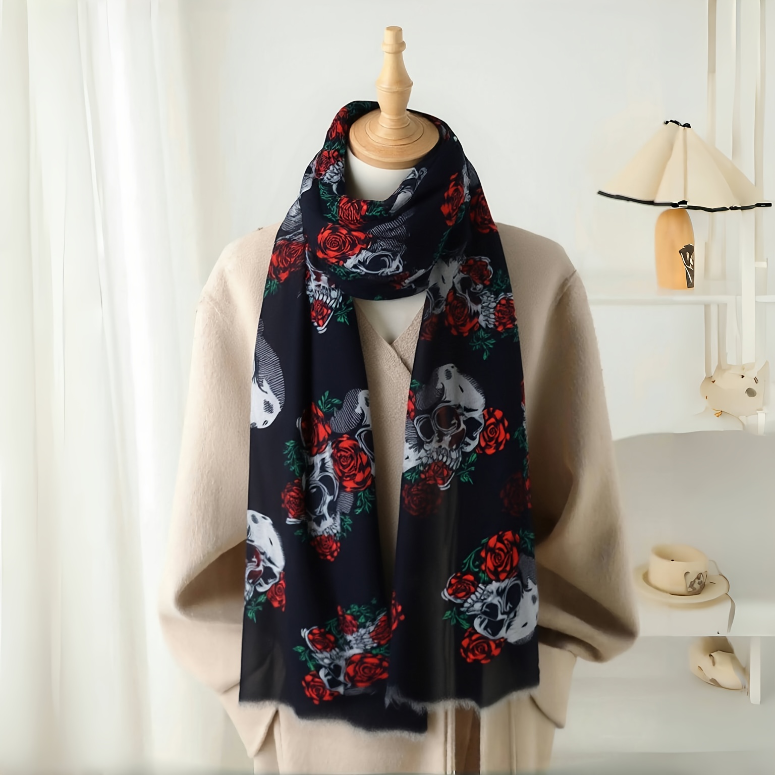 E-shop Bohemian Blutrose & Totenkopf-Schal - Gothic-Druck Halstuch für Partys, Europäischer Stil, Nicht dehnbarer Schal, Handwäsche für