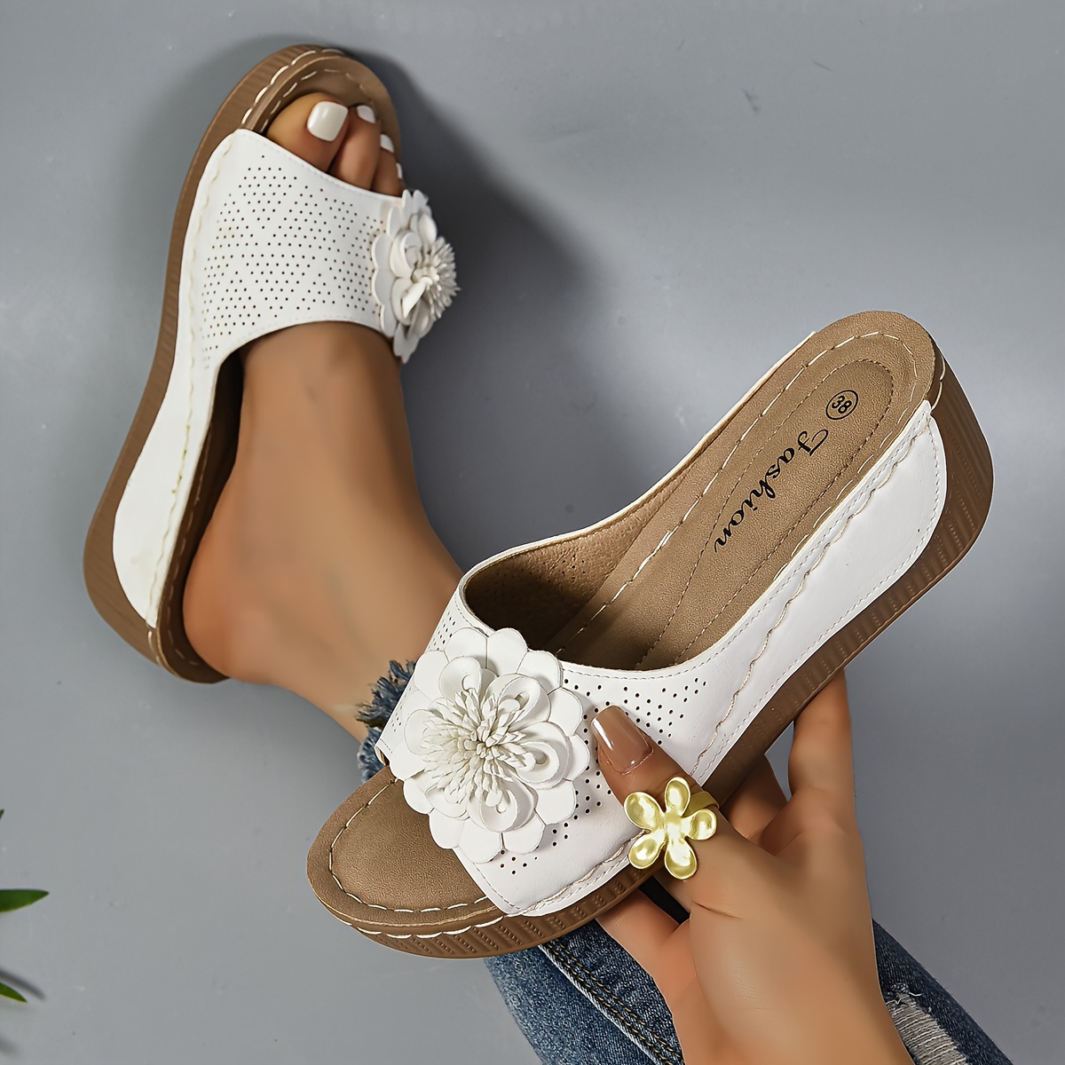 

Floral Decorative Sandals: Hollow Out Walking Shoes With Comfortable Wedge Heel - Vacation Slippers