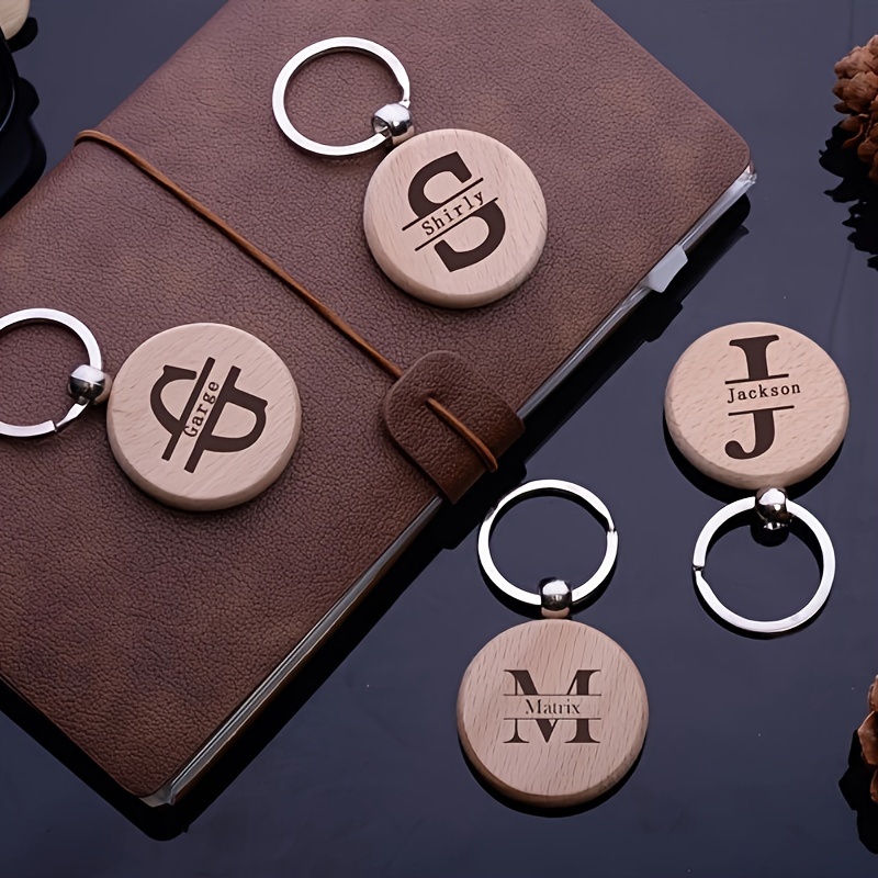 

1pc Custom Engraved Wooden Simple Style Keychain, Minimalist Lightweight Laser-engraved Personalized Name Key Ring, Ideal For Father's Day, Valentine's, Corporate Gifts