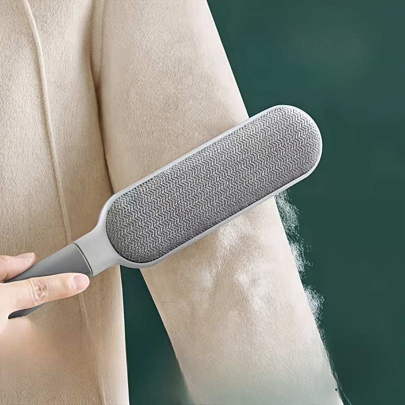 A Double-Sided Brush for Collecting Pet Hair And Dust, Designed for Manual Electrostatic Cleaning. Made from Durable Polypropylene, It Can Be Used on Clothing, Sofas, Furniture, Bedding, And Carpets Without The Need for Electricity.