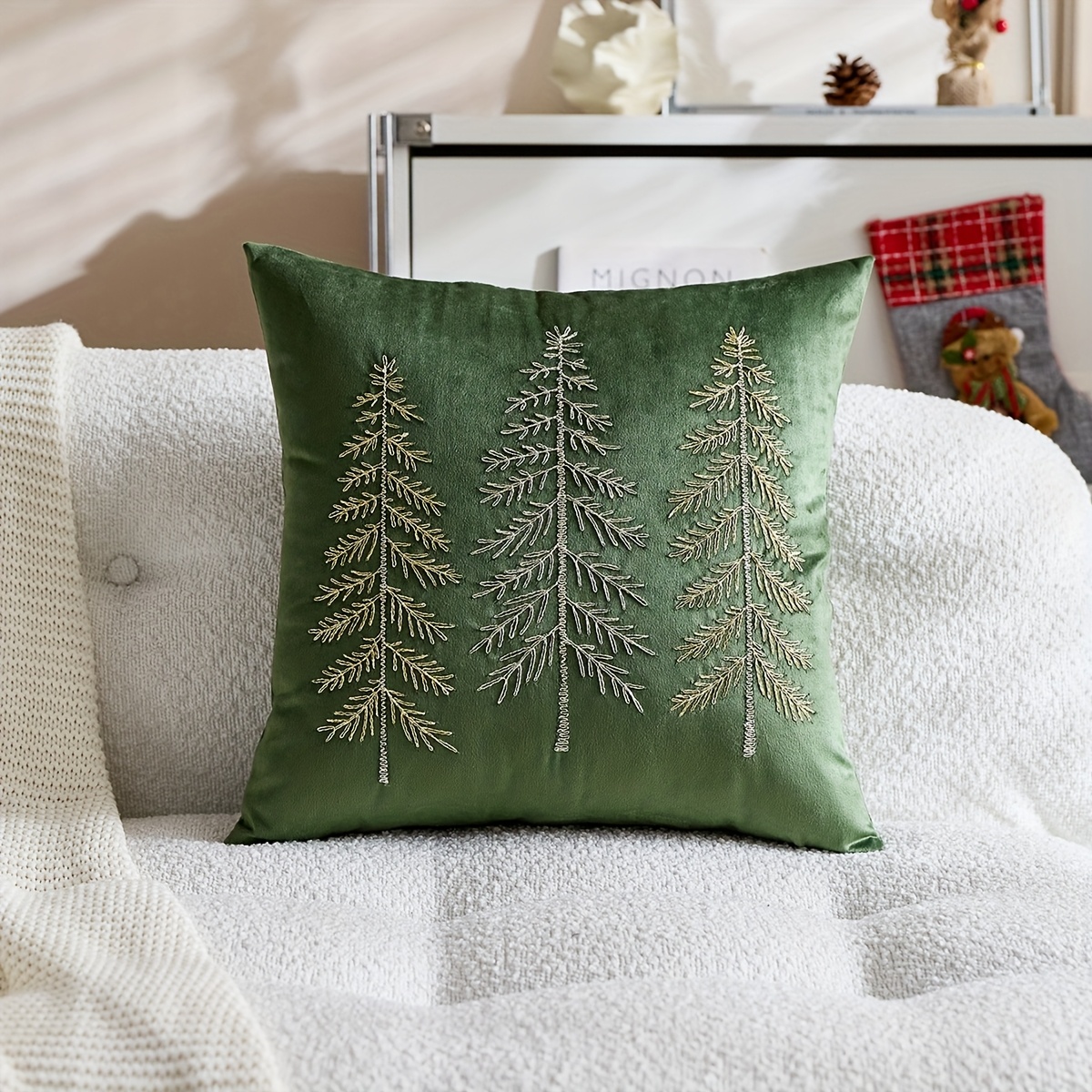TEMU 1 pièce, Taie d'oreiller de Noël en velours, Housses de coussin de Noël, 17,7*17,7 pouces, Broderie sur un côté, Convient pour canapé, salon,