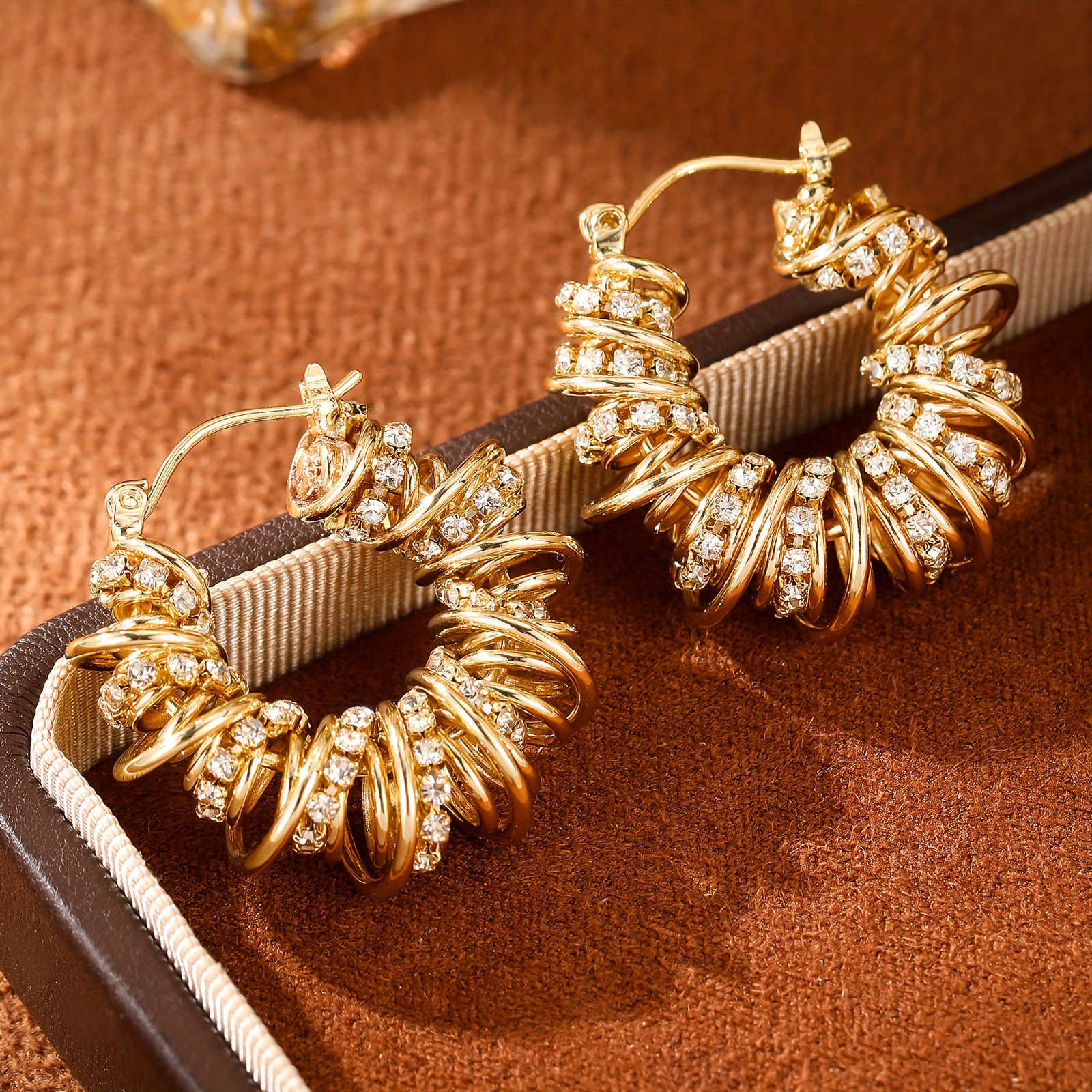 TEMU 2pcs European And Circle Earrings For Women, Fashionable And Trendy Earrings, Unique Spring Hoop Neutral Design, Versatile Fashion Item, Jewelry