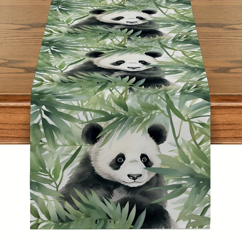 

Un Chemin De Table En Polyester Avec Impression De Panda Et De Bambou, Idéal Pour Décorer Une Table De Salle À Manger Sur Le Thème Des Animaux Et Des Plantes, Que Ce Soit À La Maison Ou Au Restaurant.