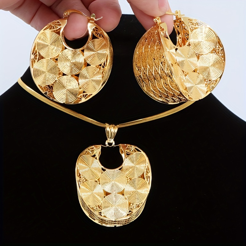 

Set: A Of , A Necklace, Pendant - For And Parties - 18k Gold