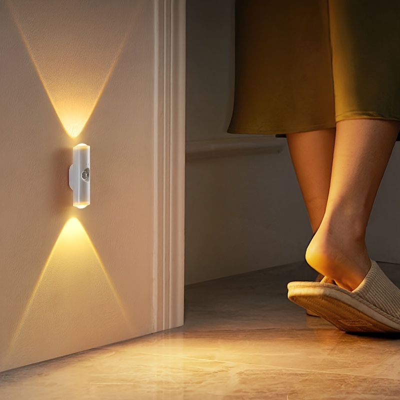 photo de l'article 2/3/6pcs lampe murale rgb à capteur intelligent, veilleuse à détecteur de mouvement rechargeable par usb avec led dimmable,  /  automatique, lecture, montage magnétique lampe murale moderne blanche pour chambre, couloir, escalier