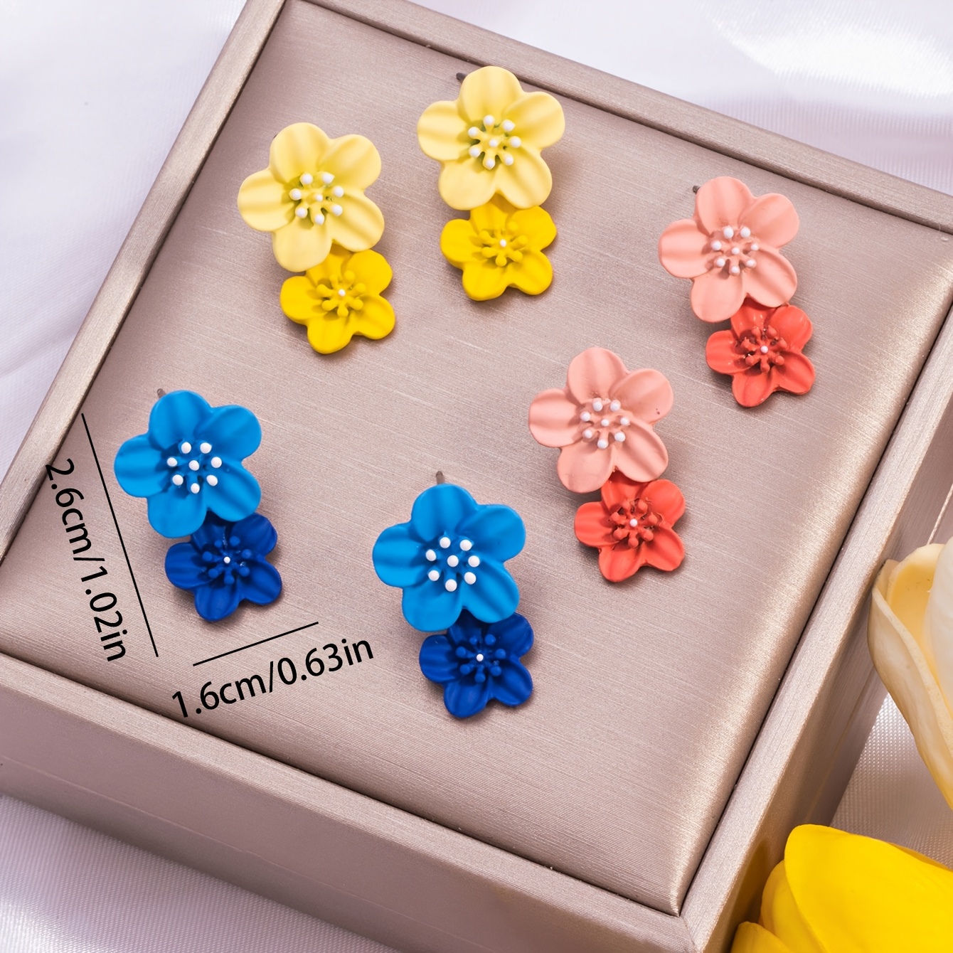 Women's Sweet Floral Stud Earrings, Light Luxury