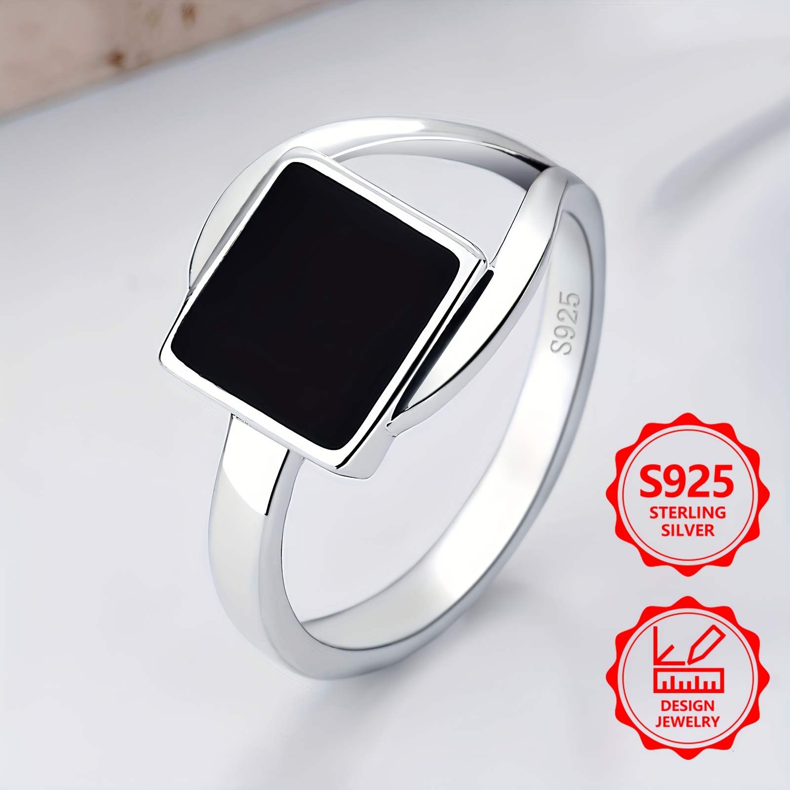 Image of A Stylish Ring For Of 925 Sterling Silver, Featuring With Black Onyx Inlay. This Beautiful And High-quality Piece Of Jewelry Is Wear And Makes An Ideal Holiday Gift For Family Or A Girlfriend.