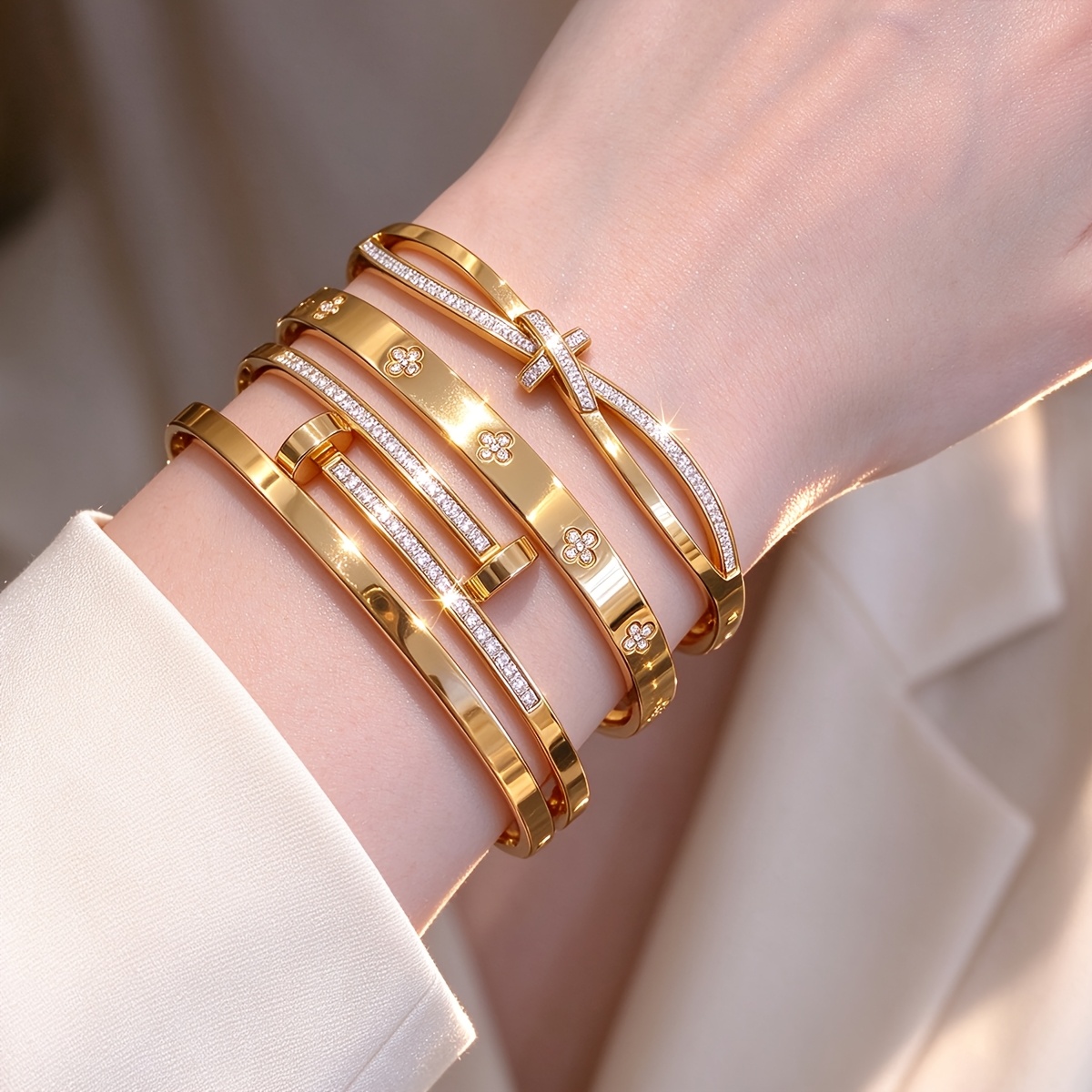 4pc Women's Light Luxury Bracelet Set with Clover Engraved Design