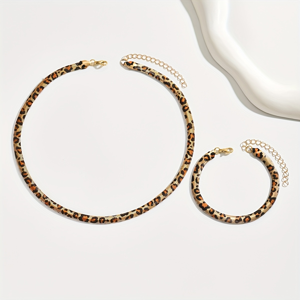 2pcs Exquisite And Elegant Retro Snake Bone Leopard Print Bracelet And Necklace Set
