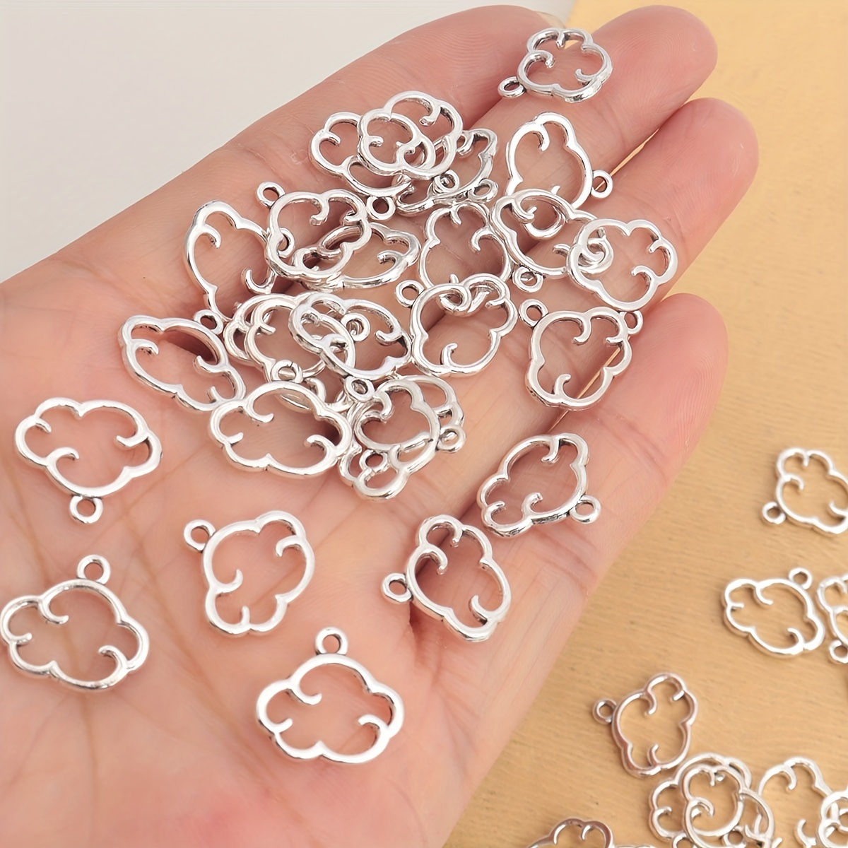 

50pcs Alloy Material And Cute Pendants Fashion Small Pendants Used As For Jewelry Making