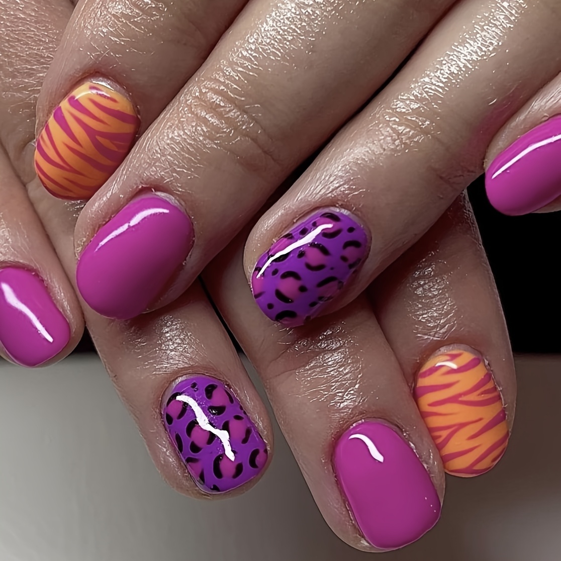 TEMU Améliorez , 24pcs Faux Ongles Courts Ovales, Style Tendance Imprimé Léopard Tigre Design , Patch d'Ongles Brillants Faux Ongles Détachables