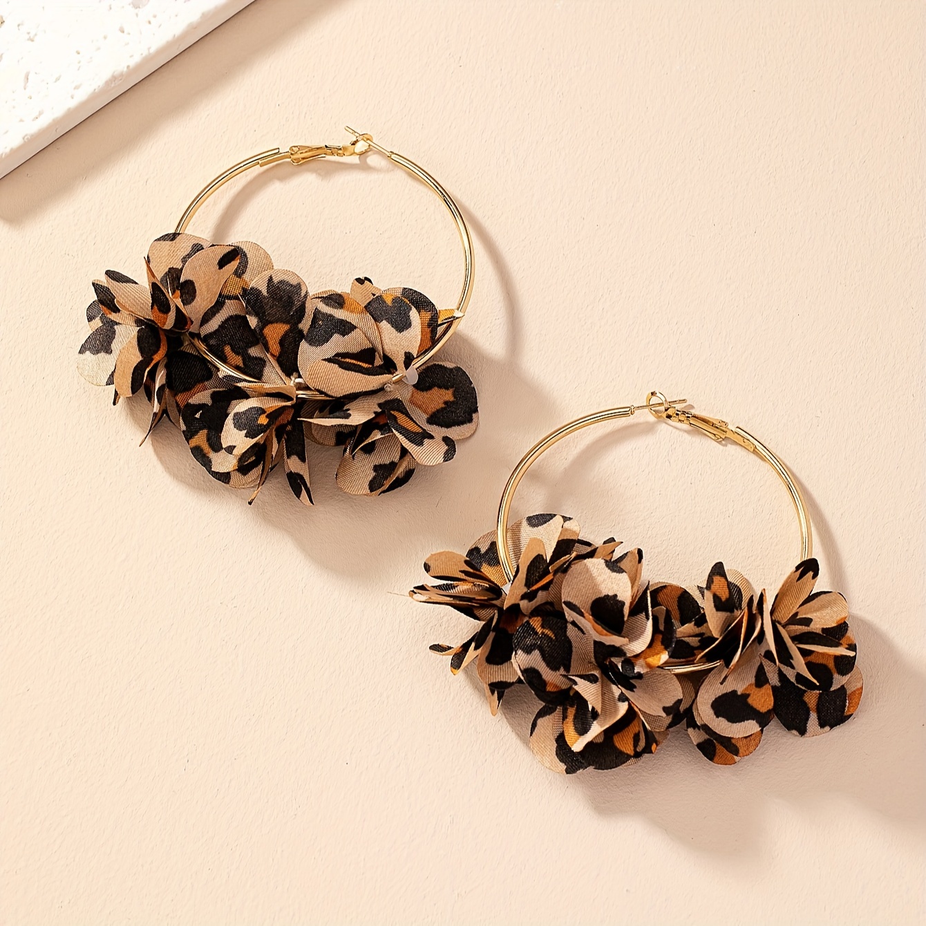 Image of A Pair Of Elegant And Sweet Fabric Floral Hoop Earrings For Women, Suitable For Holidays, Birthdays, Dates, Dances, Banquets, Weddings, Parties, Vacations, Shopping, And Daily Commuting Accessories