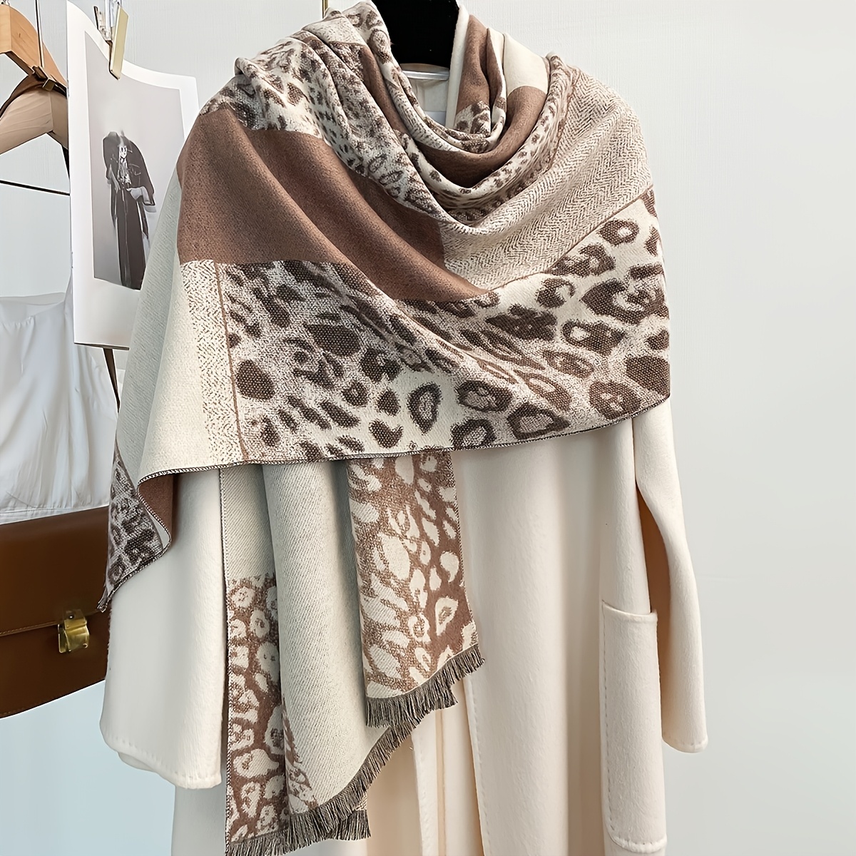 Image of New Autumn/winter European And Leopard Print Scarf For Women, Thickened Warm Versatile Long Shawl For Air-conditioned Rooms