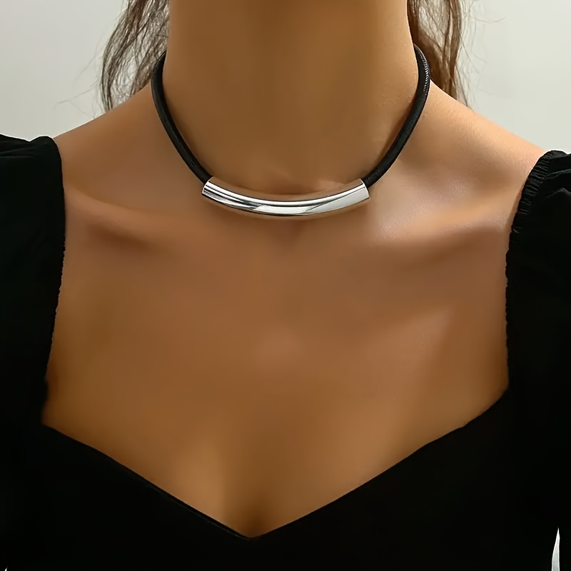 

1pc Stylish All-match Black Leather Cord Metal Choker Necklace, Vintage & Sexy Style, Adjustable Collar Jewelry For Women Nightclub Decor