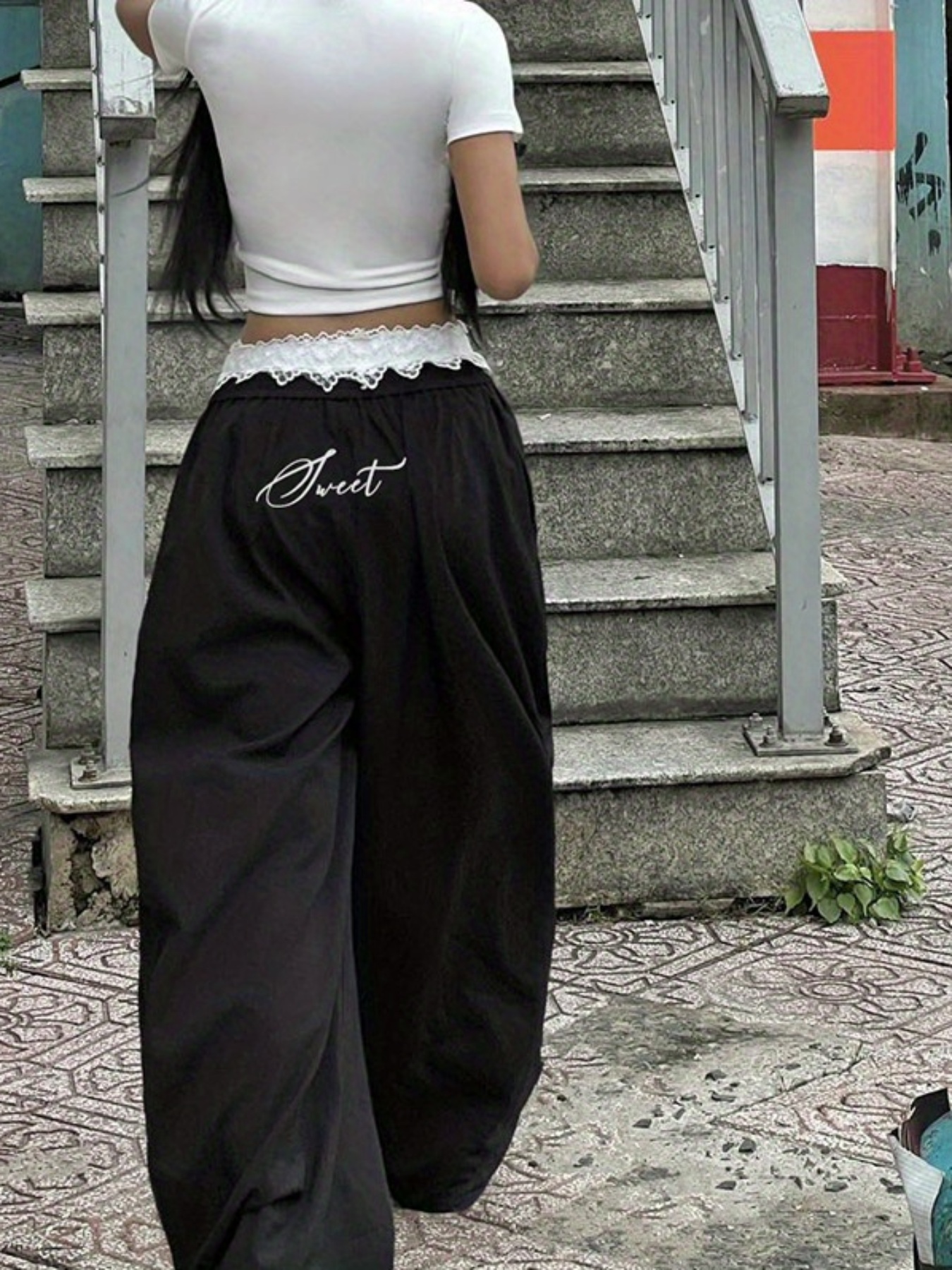 Streetwear Baggy Black Sweats Womens Chic Black Lace Trimmed Cargo