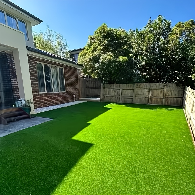 Juego de 3 rollos de alfombra de césped artificial grande de alta calidad, tapete de césped sintético realista—Adecuado para bodas, jardines y patios. Fácil instalación sin herramientas, una opción ideal para eventos de fiesta, hogar y decoración comercial. Alfombra sintética para exteriores apta