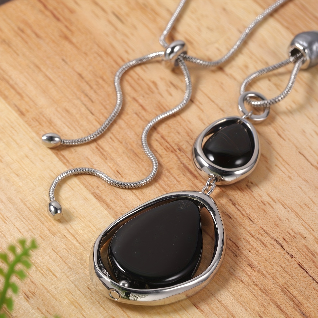Light and Versatile Sweater Chain Necklace with Drop Shaped Stone