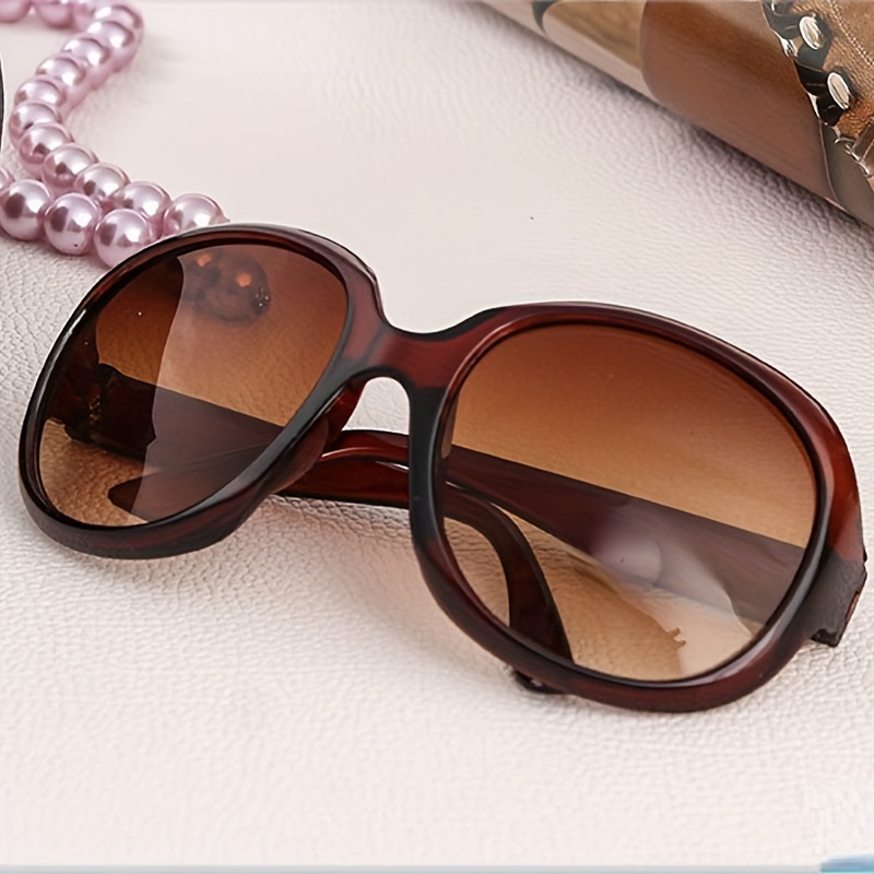 

Large Oval Fashion Glasses For Women Men Retro Fashion Gradient Lens Sun Shades For Driving Beach Travel