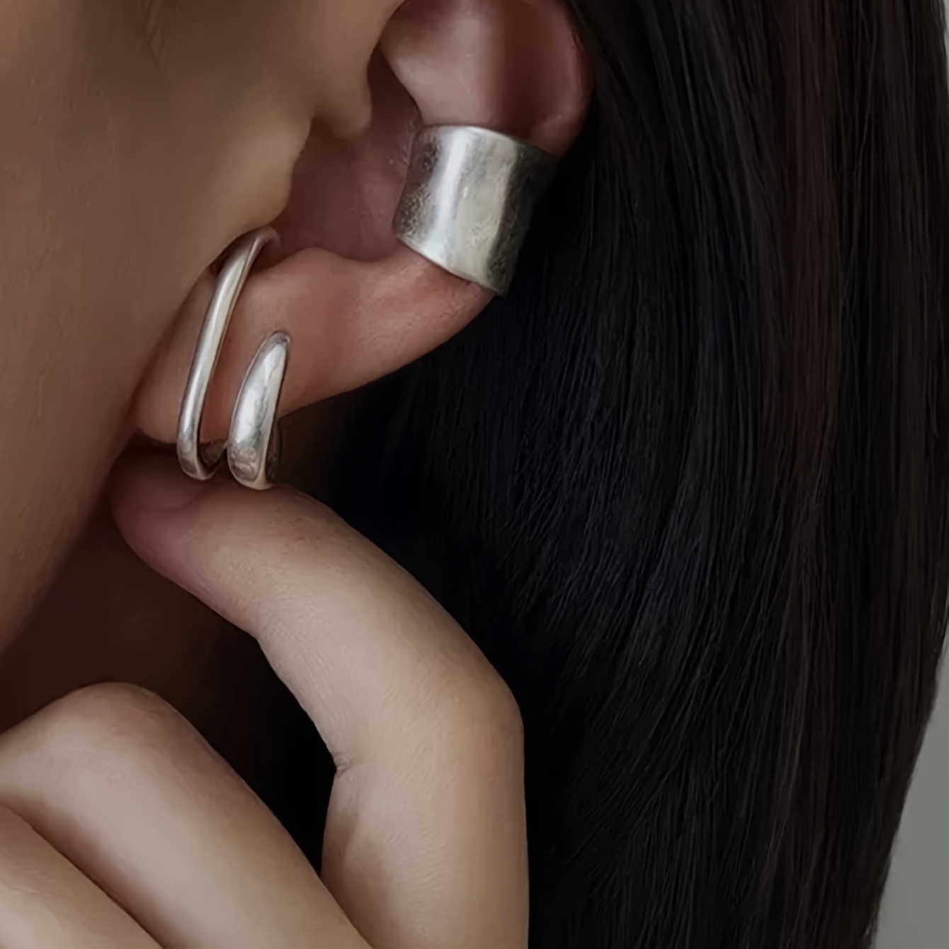 Image of A Pair Of Stylish, Minimalist, Cool-, High-end Ear Clips For Women, With A Unique Temperament, Versatile For Daily Wear, Suitable For Casual Gatherings And Parties