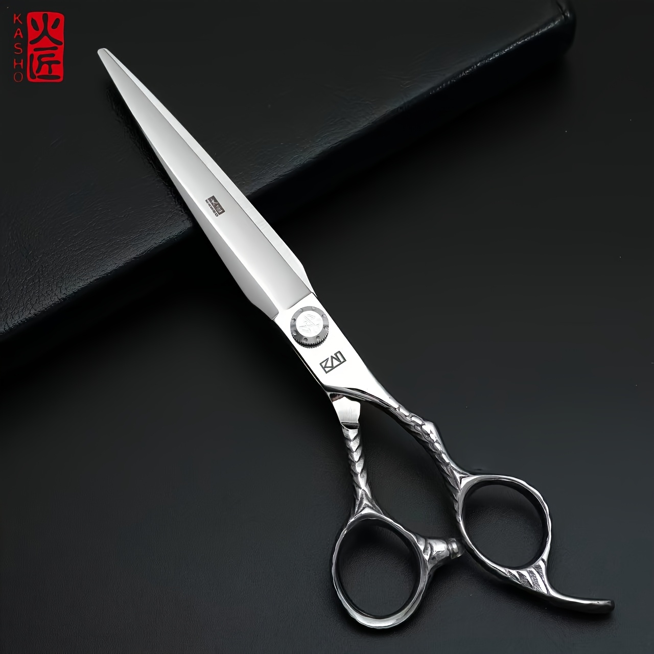 E-shop Firebrand Premium-Haarschere, handgeschmiedet aus hochwertigem -Stahl, mit außergewöhnlicher Schärfe. Diese 7-Zoll-Hand-Ausdünnungsschere