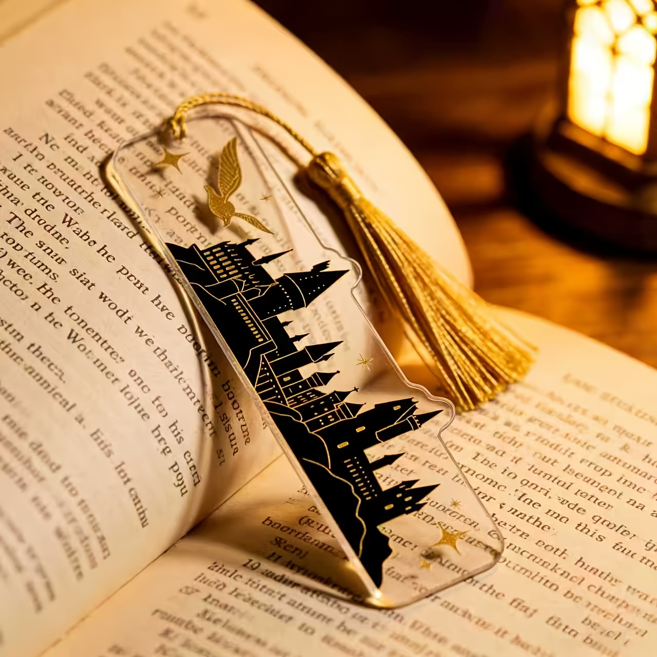TEMU Wb, 1pc Hogwarts Castle Acrylic Bookmark, Featuring A Clear Black And Golden Hot-stamped Pattern Of Hogwarts Castle And . The Edges Are Polished