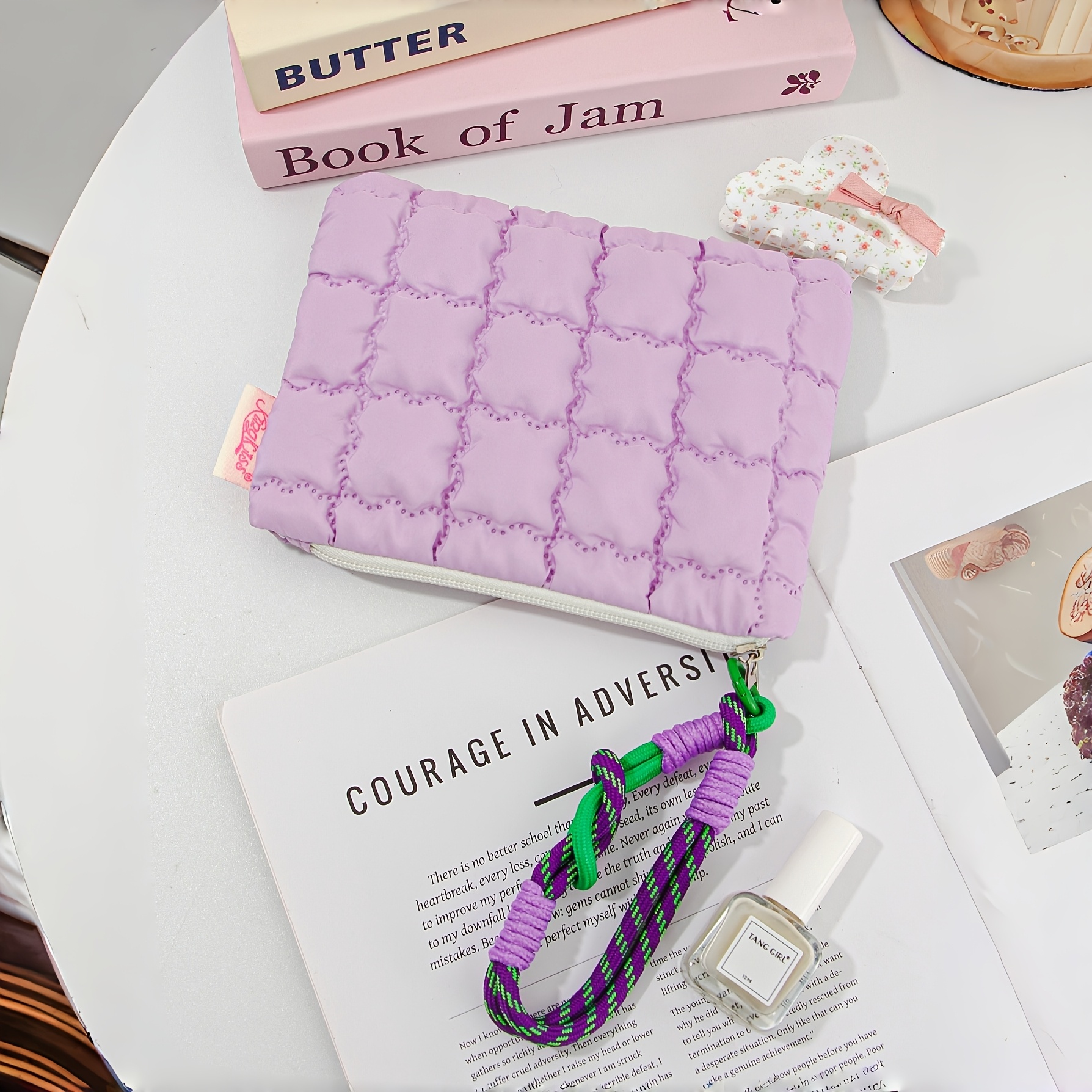 TEMU 1pc Quilted Handheld Cosmetic Bag Solid Color Cosmetic Bag With Wrist Strap Travel Toiletry Bag Zipper Storage Bag Travel Cosmetic Organizer