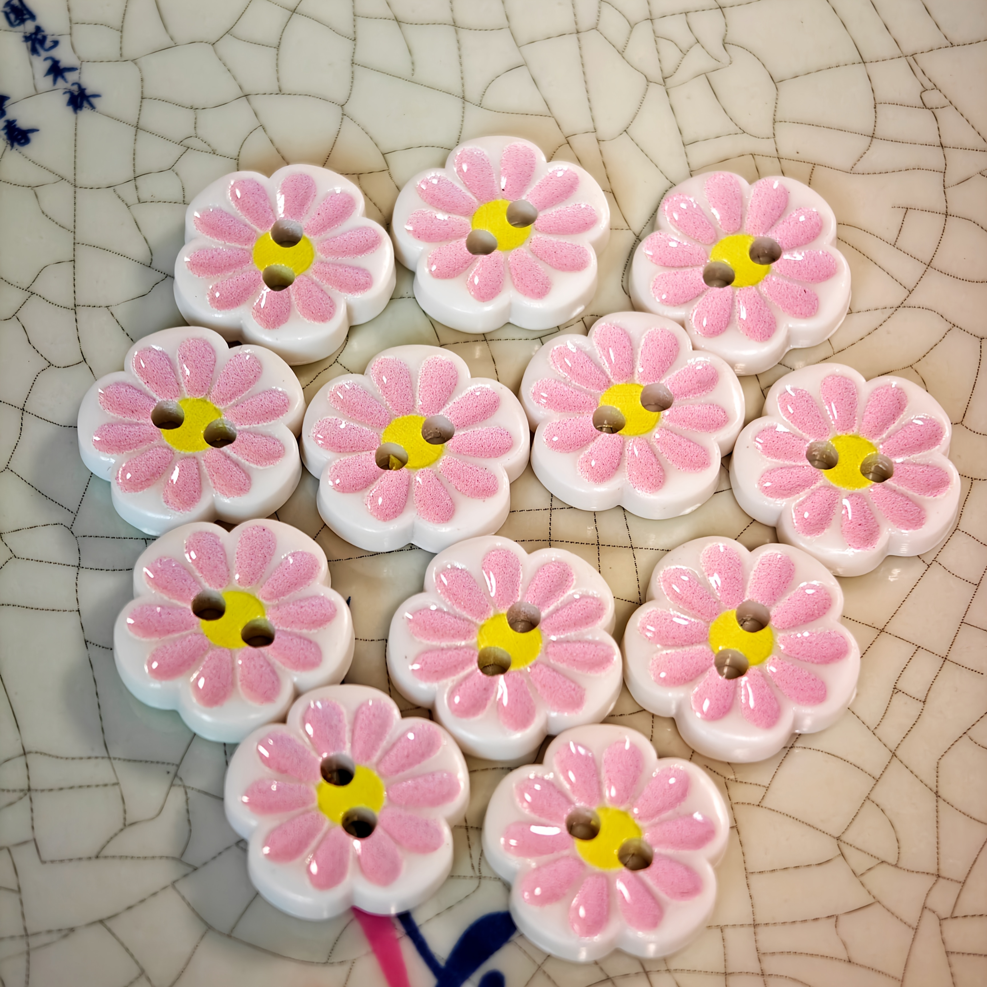 E-shop 12 Stück Pinke Blumen Zweiauge Sonnenblume Harz Knöpfe Kreative Handgemachte Dekorative Knöpfe