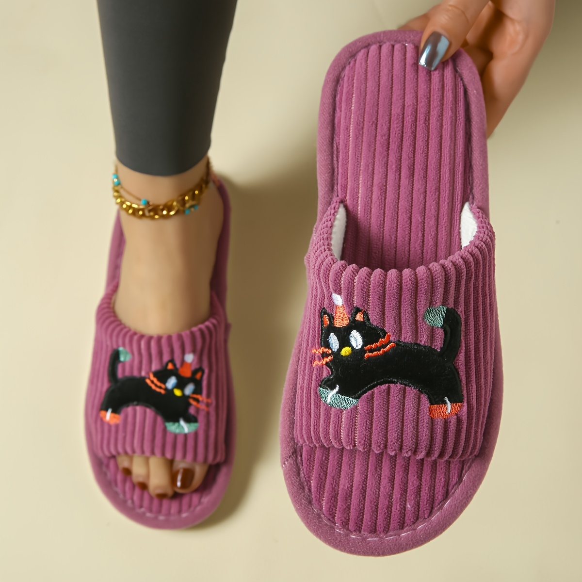 Women's Simple and Cute Lively Striped Home Slip-On Slippers with Cat Design, Comfortable for Both Men and Women