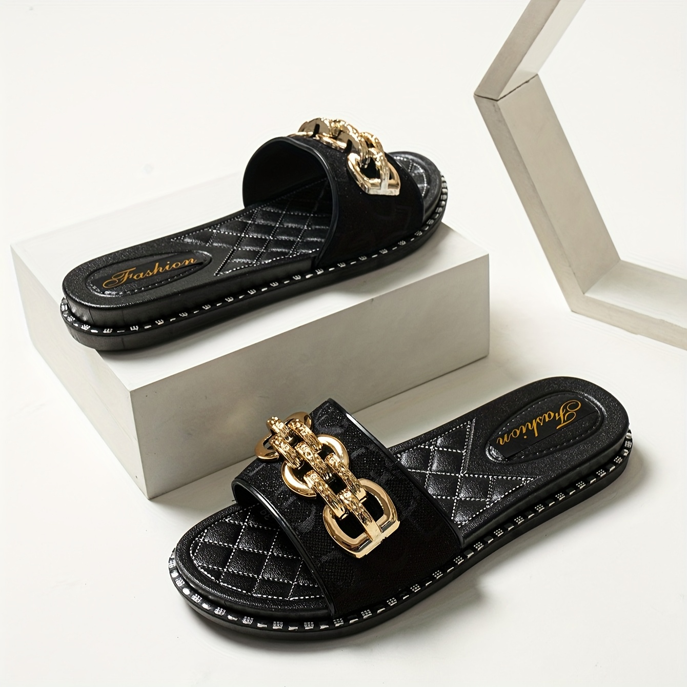 Image of Summer Fashion Women's New Versatile Slippers Casual Thick Sole Flat Anti-slip Korean Women's Shoes, Women Shoes