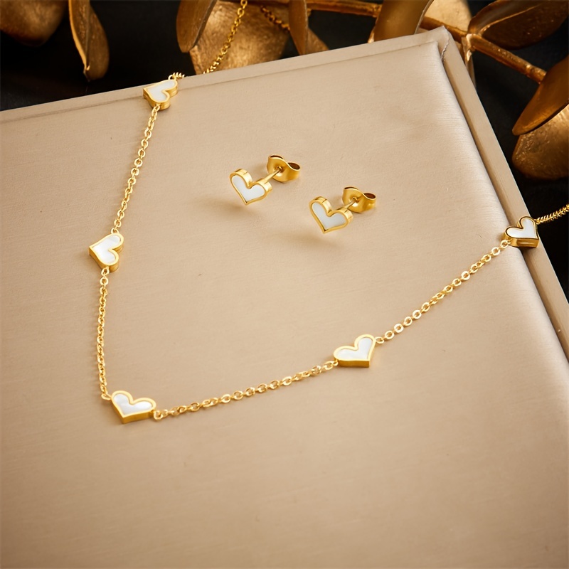 E-shop Schickes und Minimalistisches Schmuckset aus Edelstahl mit Halskette, Ohrringen und Weißem Herz-Anhänger - Geschenkschmuck für Frauen