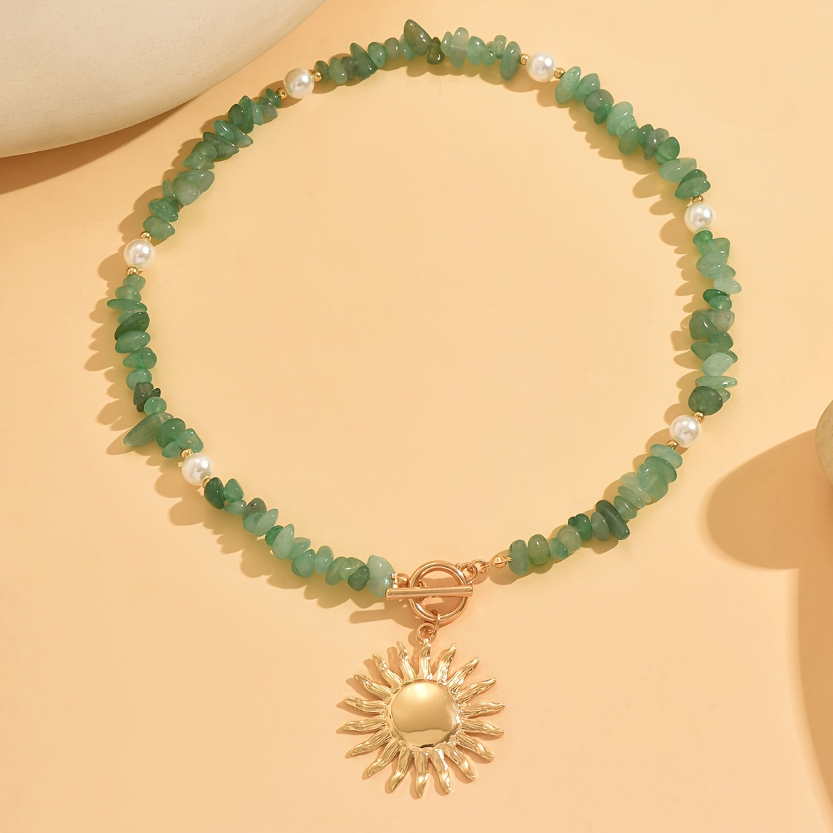 TEMU Collier créatif avec pierres de galets et pendentif soleil doré, collier pour femmes, tendance et polyvalent, chaîne clavicule personnalisée,