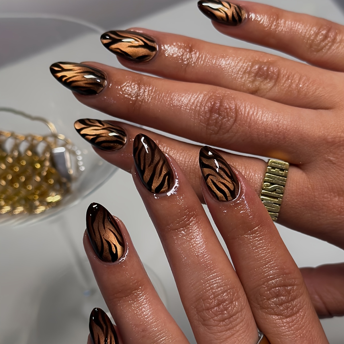 TEMU A Box Of 24 Short Almond-shaped Nail Stickers Featuring Cat-eye Technology And Brown Leopard Print Patterns. This Elegant Press-on Nail Set Is