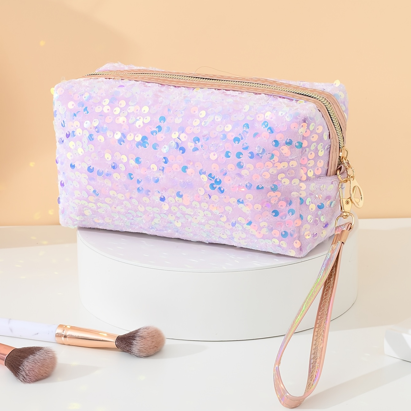 A Stylish And Attractive Portable Travel Makeup Bag with Colorful Sequins., image size:1340x1340