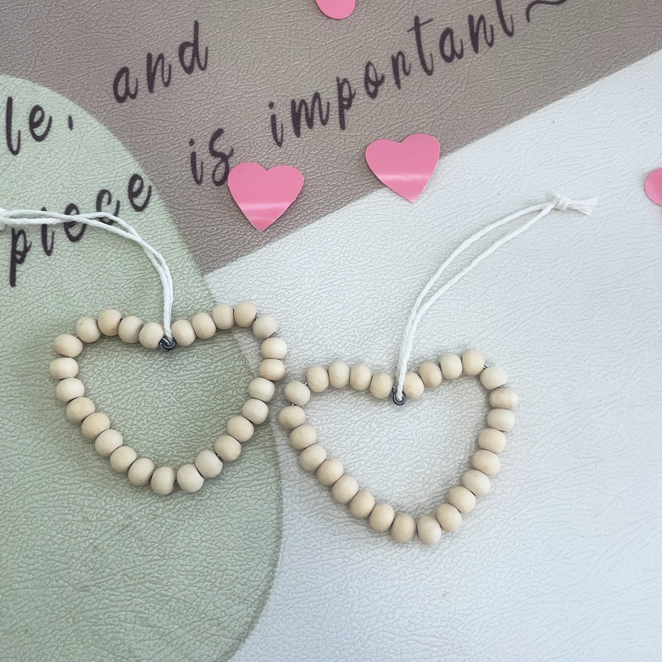 E-shop 2er-Set Herz Holzperlen Anhänger | Valentinstagsdekoration, Bohemian - und Hochzeits-Tischornamente, Hängende Dekoration ohne