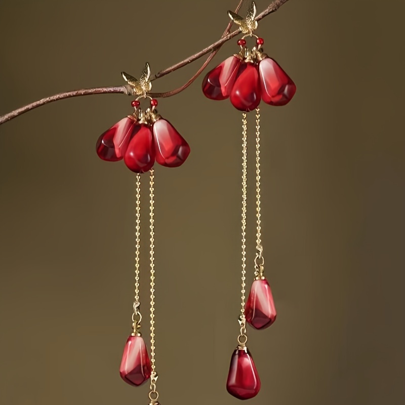 

A Pair Of Stylish Tassel Pomegranate Design Earrings, And Luxurious, Perfect As A Gift A62.