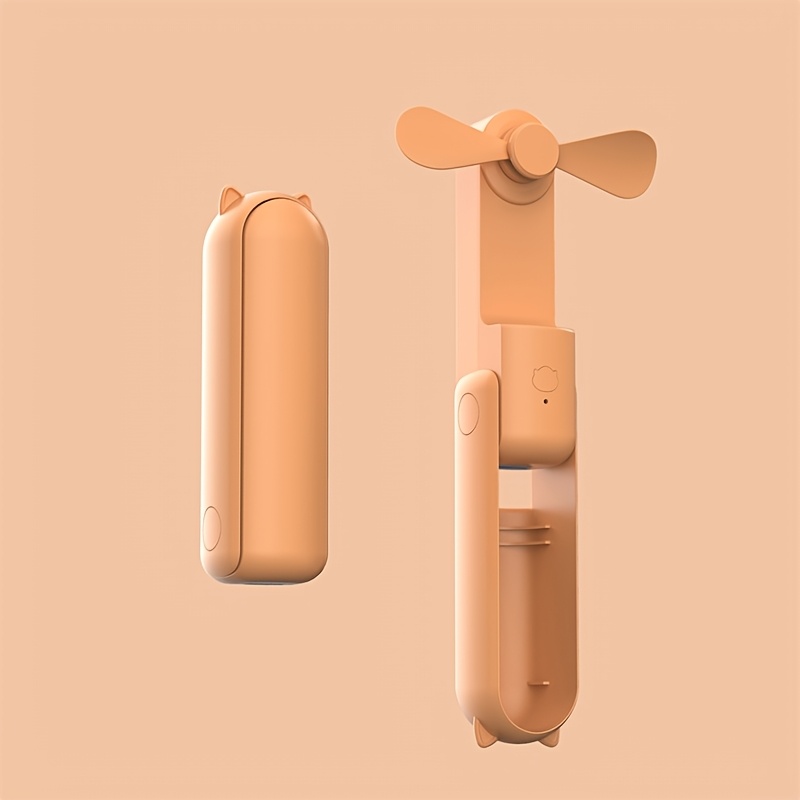 Un ventilateur portable qui double d'une banque d'alimentation, mini et pliable, silencieux pour une utilisation en dortoirs ou bureaux sur un bureau.