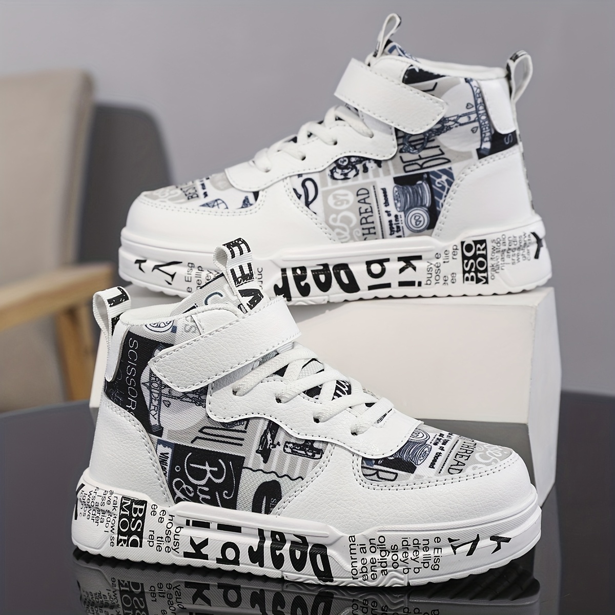 Image of Children's Letter Random Print Pattern Splicing Fashionable Skate Shoes, Convenient Adjustment And , Children's Outdoor Sports Free And Easy, Anti-slip Sports Shoes, Large-sized Boys' And Girls' Shoes