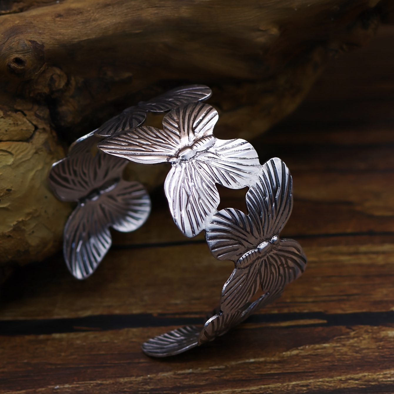 

A Stylish Bohemian Style Floral Vacation Wind Butterfly Retro Minimalist Golden Open Bracelet Suitable For Ladies To Wear Daily.